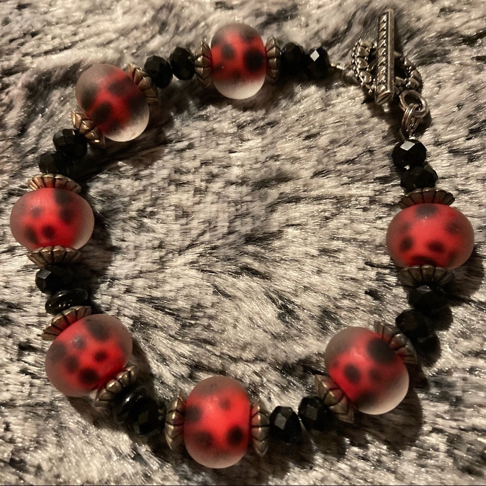 Red & Black Spotted Artglass Bracelet w/ Jet Glass